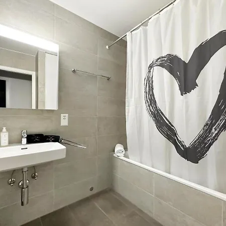 Castelview - Next To The Old Town דירה סיון